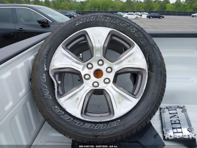 1C6RREJT1MN709653 RAM 1500 Laramie  4x2 5'7 Box