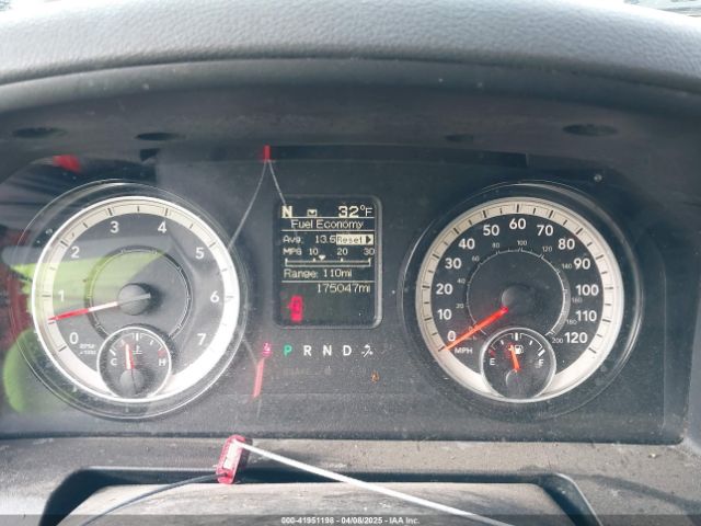 1C6RR7FTXJS103625 RAM 1500 Express  4x4 6'4 Box