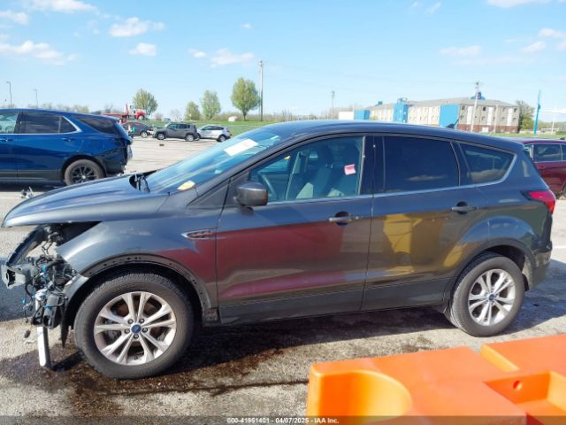 1FMCU0GD8KUB01935 Ford ESCAPE SE