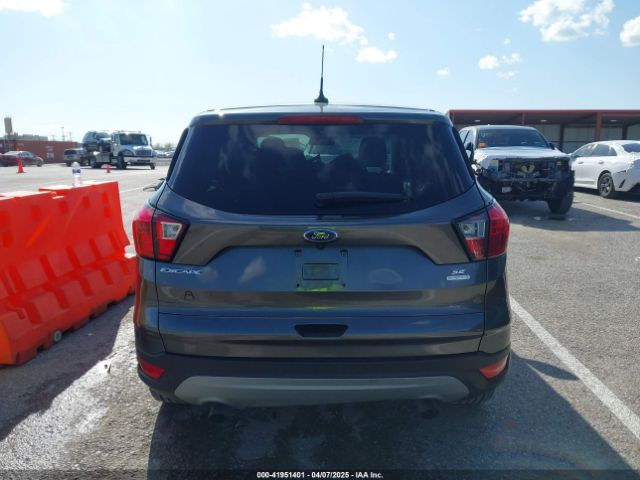 1FMCU0GD8KUB01935 Ford ESCAPE SE