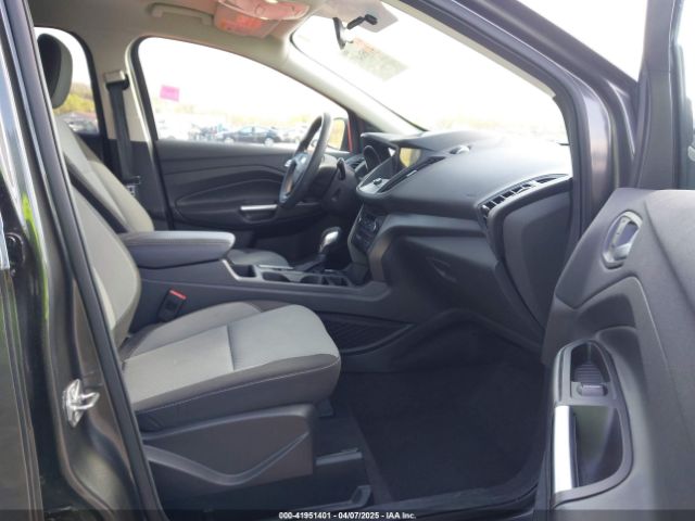 1FMCU0GD8KUB01935 Ford ESCAPE SE