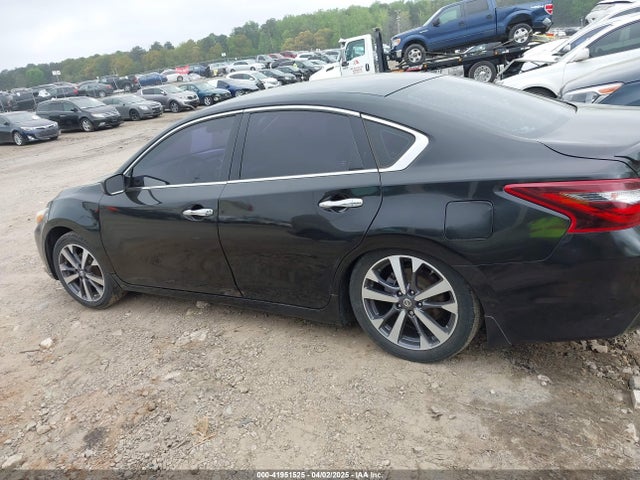 1N4AL3AP5HN358305 Nissan Altima 2.5 Sr