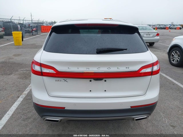 2LMTJ6LR3GBL37889 Lincoln Mkx Reserve