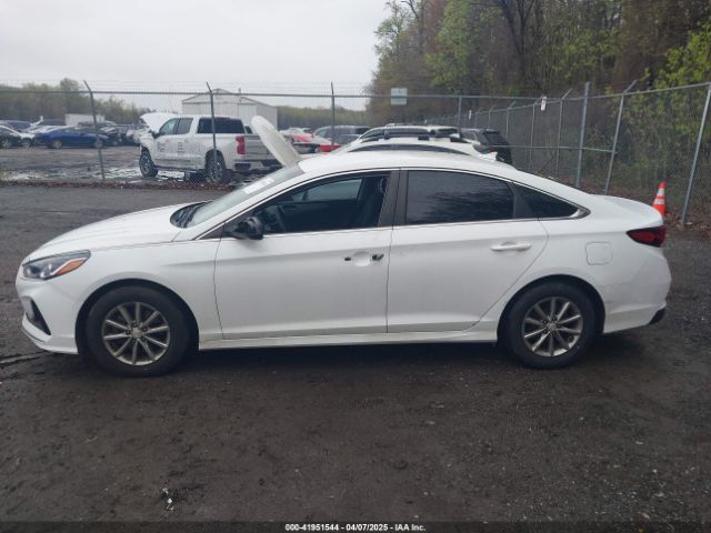 5NPE24AF2KH788733 Hyundai SONATA SE