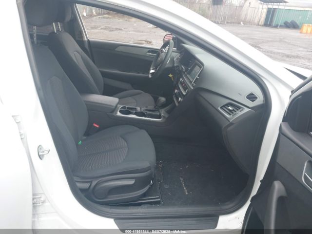 5NPE24AF2KH788733 Hyundai SONATA SE