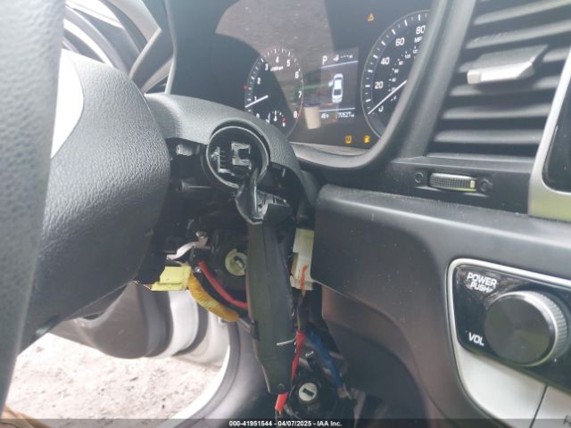 5NPE24AF2KH788733 Hyundai SONATA SE