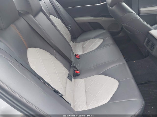 4T1B11HK1JU048369 Toyota CAMRY XLE