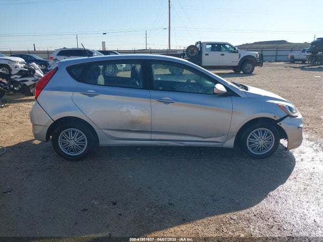 KMHCT5AE6HU304641 Hyundai ACCENT SE