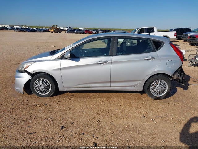 KMHCT5AE6HU304641 Hyundai ACCENT SE