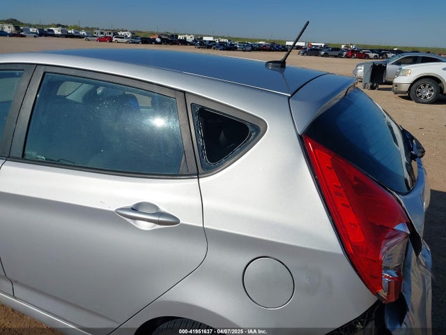 KMHCT5AE6HU304641 Hyundai ACCENT SE