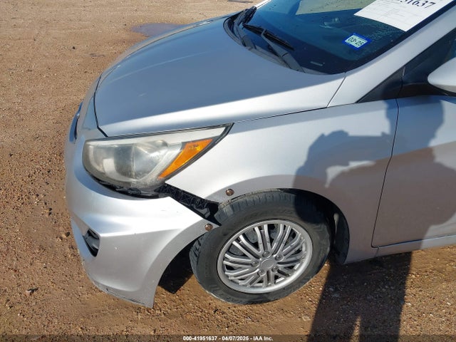 KMHCT5AE6HU304641 Hyundai ACCENT SE