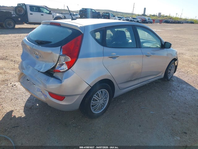 KMHCT5AE6HU304641 Hyundai ACCENT SE