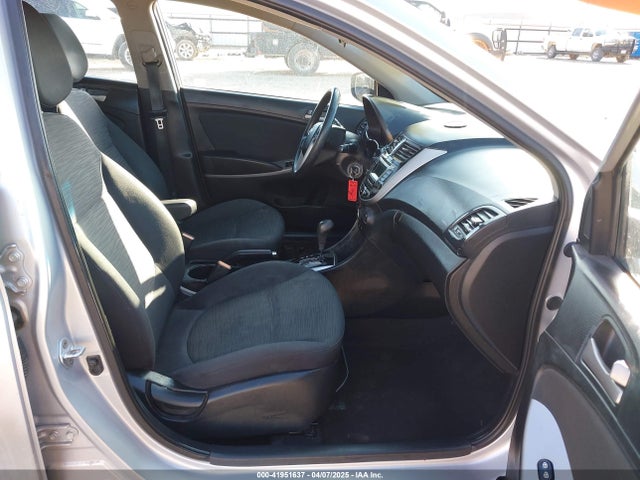 KMHCT5AE6HU304641 Hyundai ACCENT SE