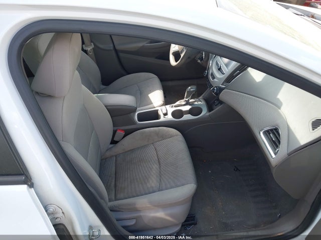 1G1BC5SM2J7167409 Chevrolet Cruze Ls Auto