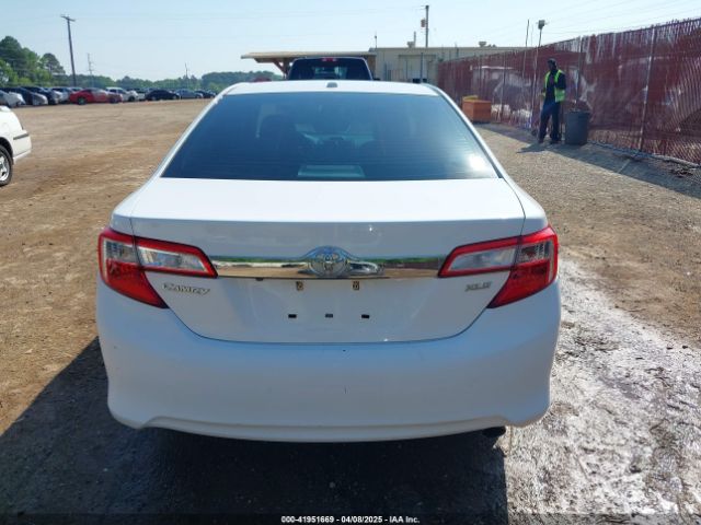 4T1BF1FK0EU382371 Toyota CAMRY XLE