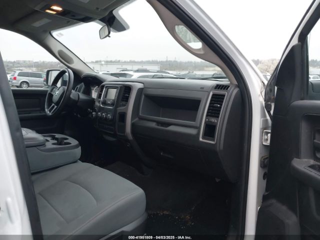 3C6RR7KT4HG594510 RAM 1500 Express  4x4 5'7 Box