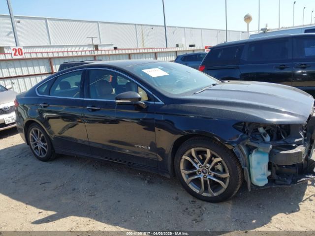 3FA6P0RU3KR207003 Ford Fusion Hybrid Titanium