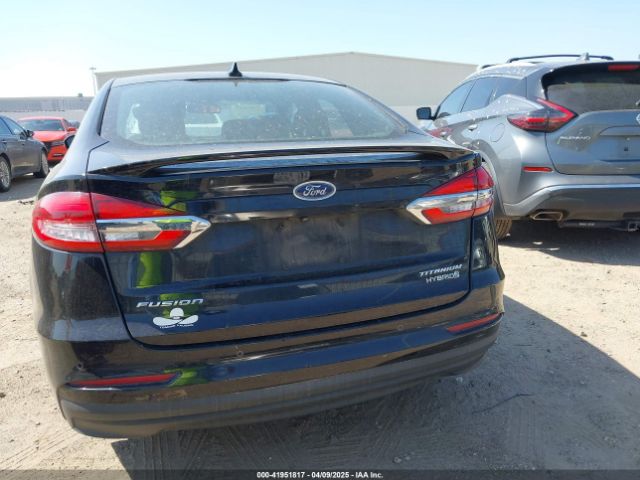 3FA6P0RU3KR207003 Ford Fusion Hybrid Titanium