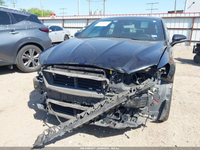 3FA6P0RU3KR207003 Ford Fusion Hybrid Titanium