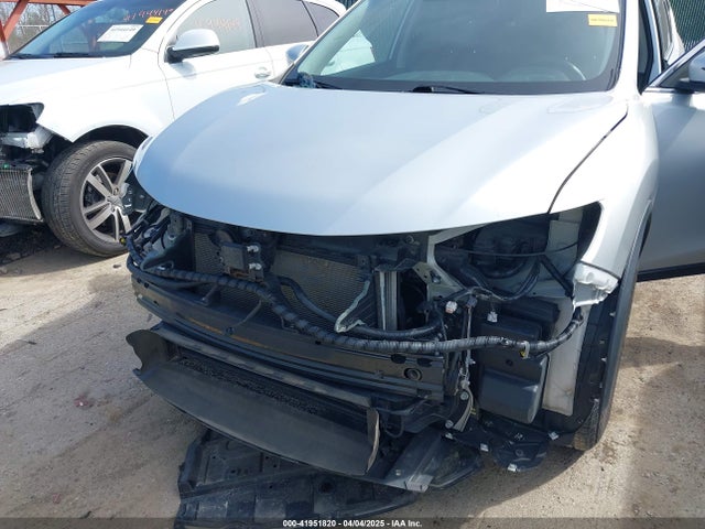 5N1AT2MV0JC852034 Nissan ROGUE SV
