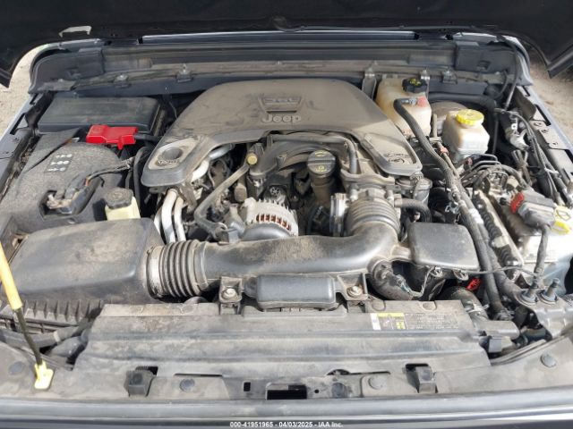 1C4HJXDG8JW112639 Jeep Wrangler Unlimited Sport S 4x4