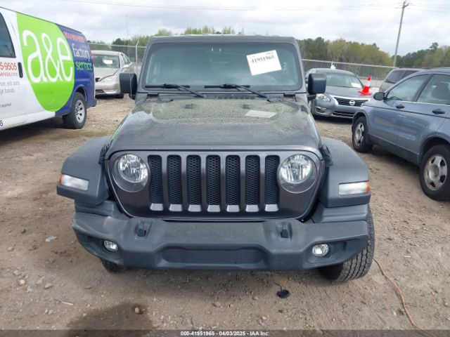 1C4HJXDG8JW112639 Jeep Wrangler Unlimited Sport S 4x4