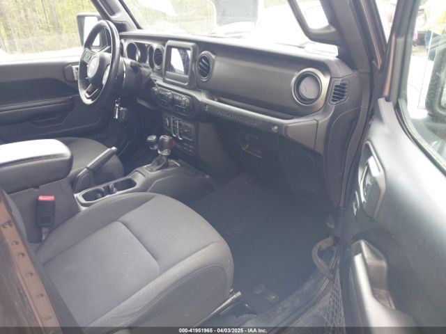 1C4HJXDG8JW112639 Jeep Wrangler Unlimited Sport S 4x4