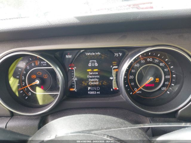 1C4HJXDG8JW112639 Jeep Wrangler Unlimited Sport S 4x4