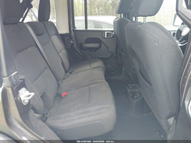 1C4HJXDG8JW112639 Jeep Wrangler Unlimited Sport S 4x4