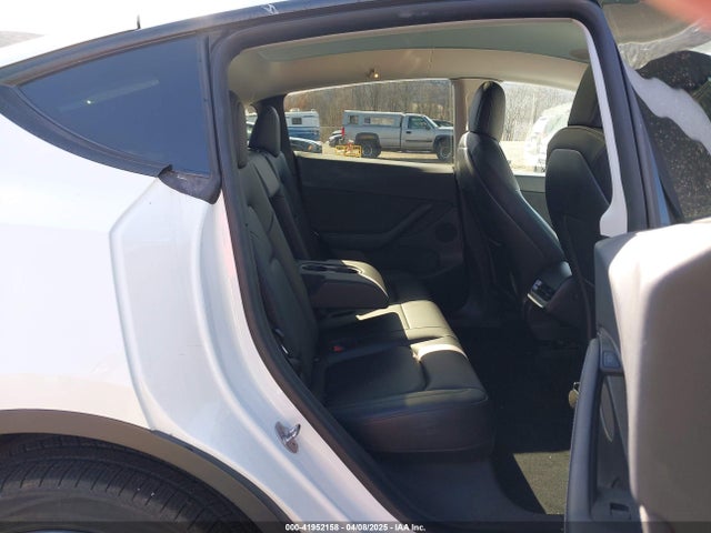 2021 TESLA MODEL Y 5YJYGDEE9MF239726 Photo 7