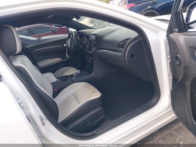 2021 CHRYSLER 300 2C3CCABG9MH532714 Photo 4