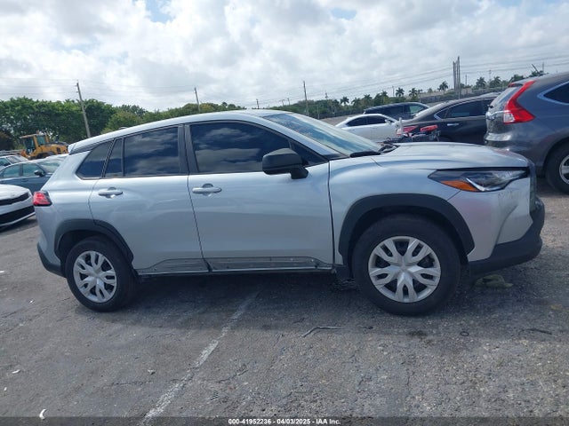 Toyota Corolla Cross L 2022 7MUAAAAG8NV030229 Image 13