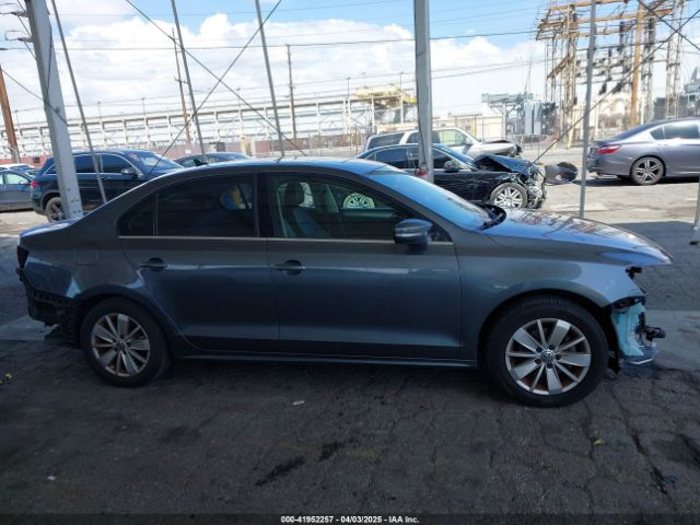 3VWD67AJ5GM374561 Volkswagen Jetta 1.4t Se