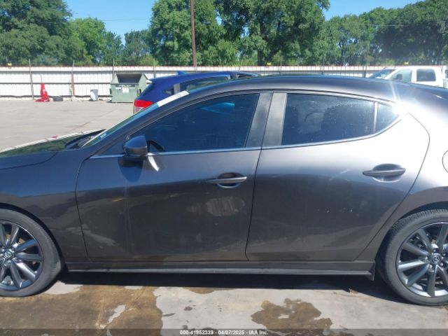 JM1BPALM2R1708220 Mazda Mazda3 2.5 S Preferred