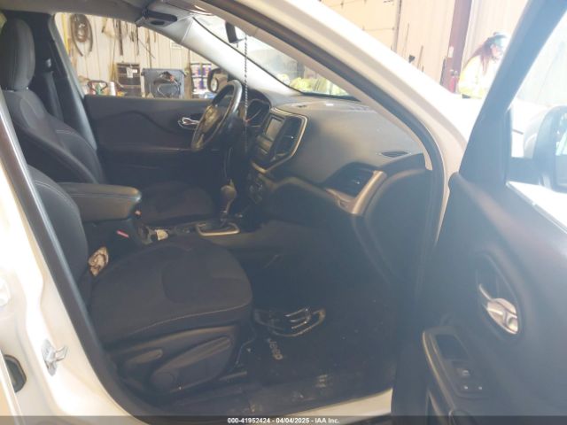 1C4PJMCS9FW633313 Jeep Cherokee Latitude