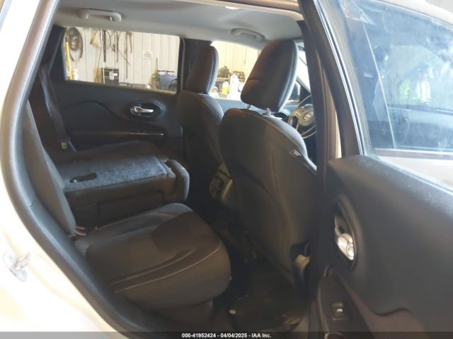 1C4PJMCS9FW633313 Jeep Cherokee Latitude