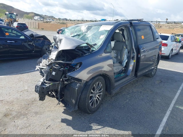 5TDYZ3DC8KS969639 Toyota Sienna Xle 8 Passenger