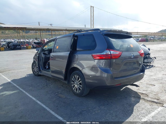 5TDYZ3DC8KS969639 Toyota Sienna Xle 8 Passenger