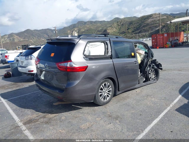 5TDYZ3DC8KS969639 Toyota Sienna Xle 8 Passenger
