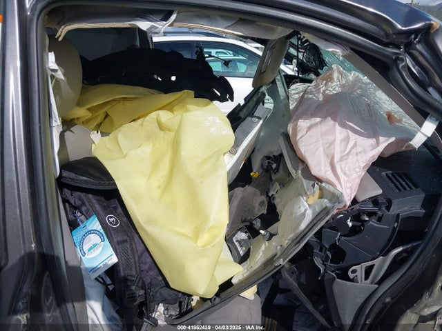 5TDYZ3DC8KS969639 Toyota Sienna Xle 8 Passenger