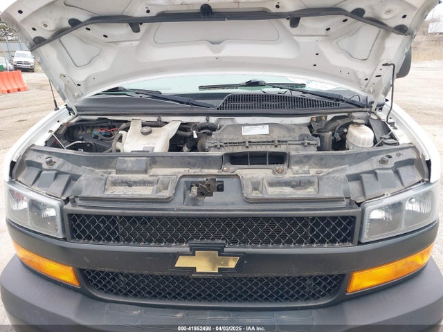 1GCWGAFP1J1322142 Chevrolet Express 2500 Work Van