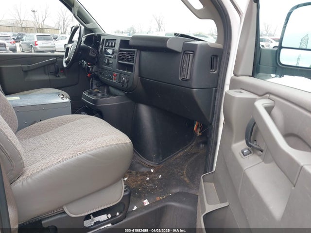1GCWGAFP1J1322142 Chevrolet Express 2500 Work Van