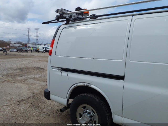 1GCWGAFP1J1322142 Chevrolet Express 2500 Work Van