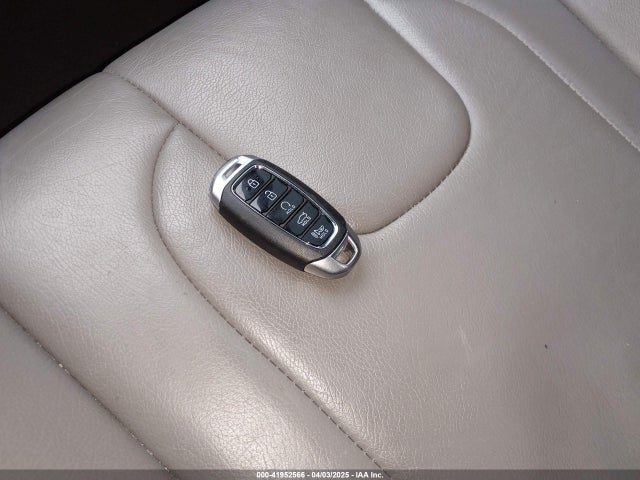 5NPLN4AG4NH067308 Hyundai ELANTRA SEL