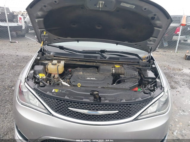 2C4RC1BGXJR142295 Chrysler Pacifica Touring L