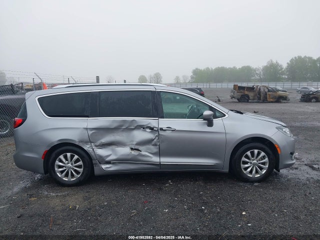 2C4RC1BGXJR142295 Chrysler Pacifica Touring L