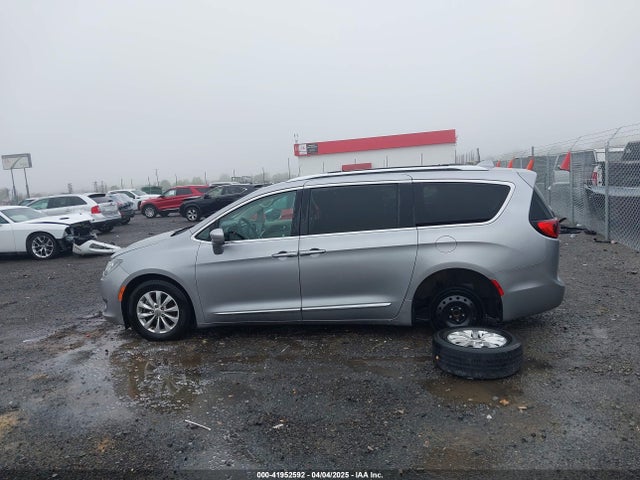 2C4RC1BGXJR142295 Chrysler Pacifica Touring L