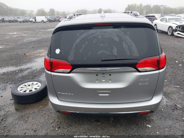 2C4RC1BGXJR142295 Chrysler Pacifica Touring L