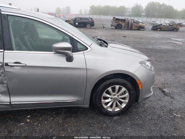2C4RC1BGXJR142295 Chrysler Pacifica Touring L