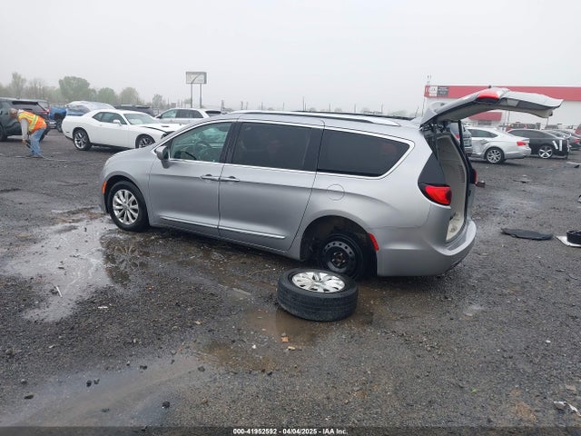 2C4RC1BGXJR142295 Chrysler Pacifica Touring L